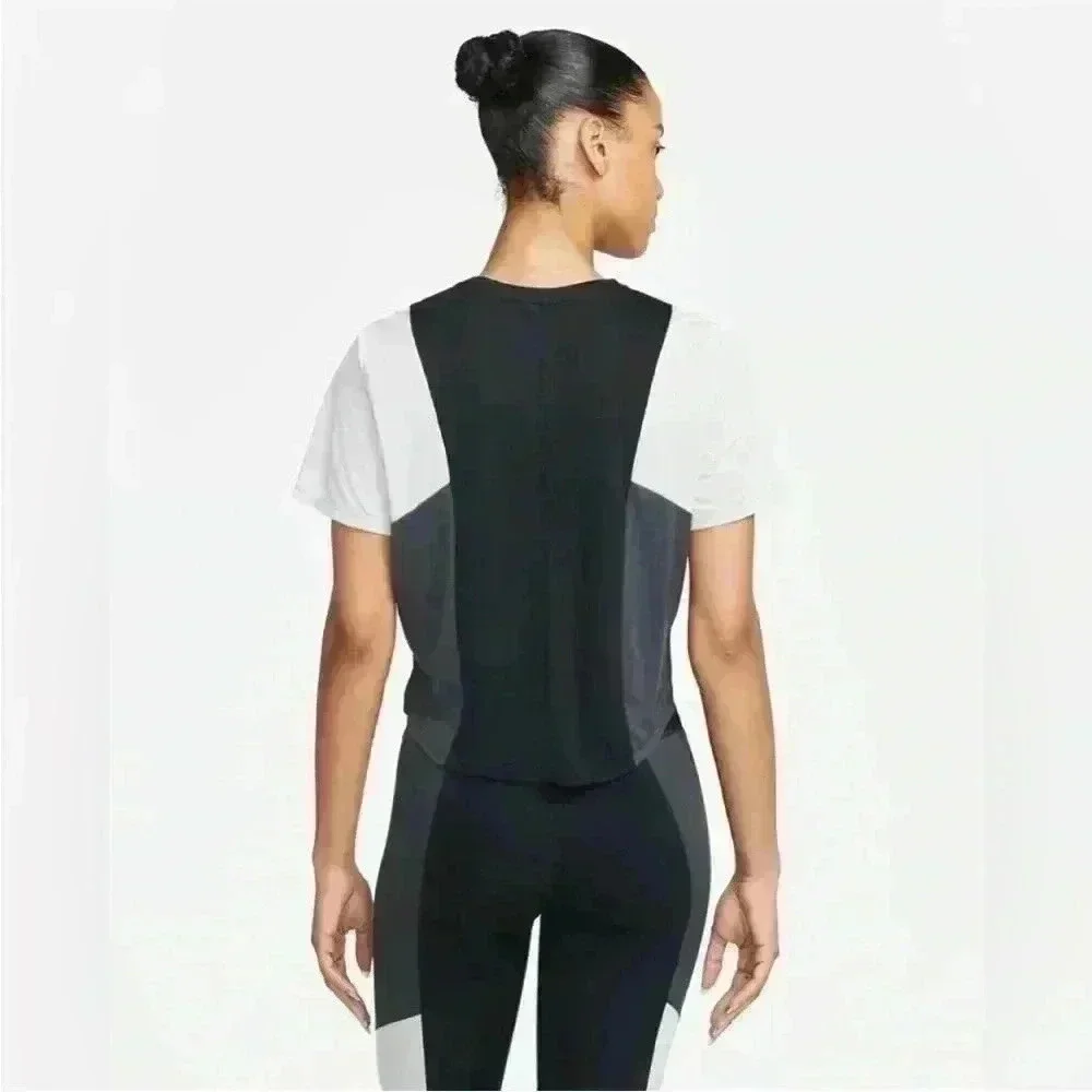 Retro Nike Dri-FIT One Color-Block Short-Sleeve Training Crop Top - medium run
